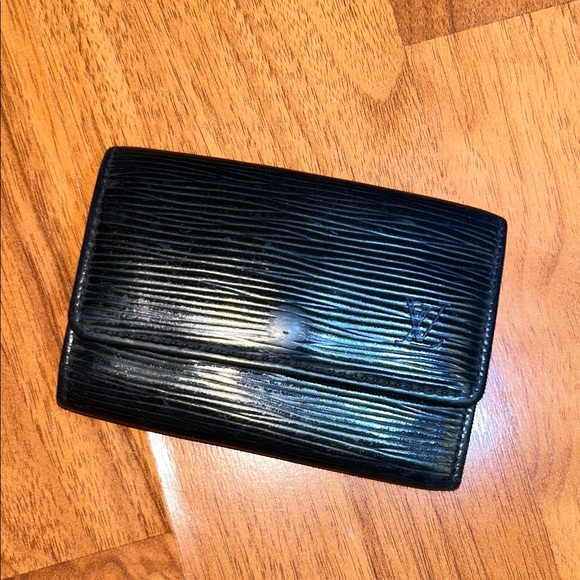 Authentic Louis Vuitton Epi Leather 6 Key Holder Wallet
